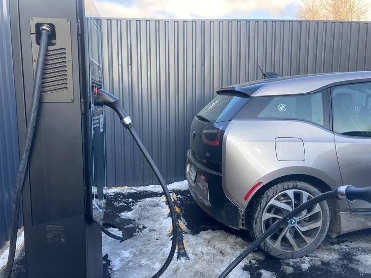 Электромобили подешевели в Петербурге на 30%