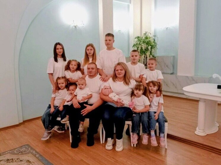 Семья из Волосовского района зарегистрировала рождение своего 12-го ребенка