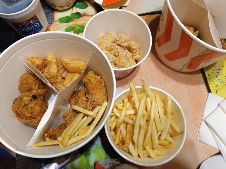 Тромбоз настигает людей, которые не хотят или не могут избавиться от ряда вредных привычек. Об этом рассказал «Ленте.ру» физиолог Александр Калюжин.