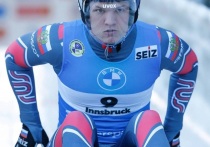 Шокирующую новость 22 ноября сообщила объединенная пресс-служба судов Красноярского края на своей странице в социальной сети Вконтаке. Один из самых титулованных российских саночников, трехкратный чемпион мира Роман Репилов помещен решением суда в СИЗО на один месяц по обвинению в мошенничестве – присвоении около 11 миллионов бюджетных рублей, предназначенных на покупку спортивных саней.