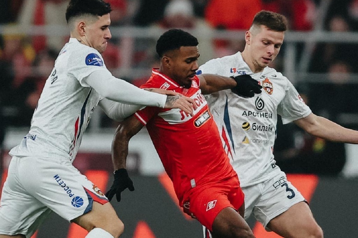 «Спартак» победил ЦСКА со счётом 1:0 в 16-м туре РПЛ. Это первый официальный матч и первая победа Вадима Романова в роли и.о. главного тренера после отставки Станковича. Единственный гол на 43-й минуте забил Игорь Дмитриев после углового Барко. Встреча прошла напряжённо: Круговой покинул поле из-за травмы, в середине второго тайма возникла стычка, обошлось двумя жёлтыми карточками. «Спартак» отыгрался за поражение в первом круге.