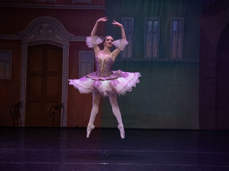 Артисты "Москонцерта" подготовили новогодний спектакль для 7 тысяч детей новых регионов