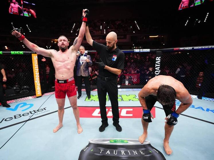 Дагестанский боец проиграл в дебютном поединке в UFC