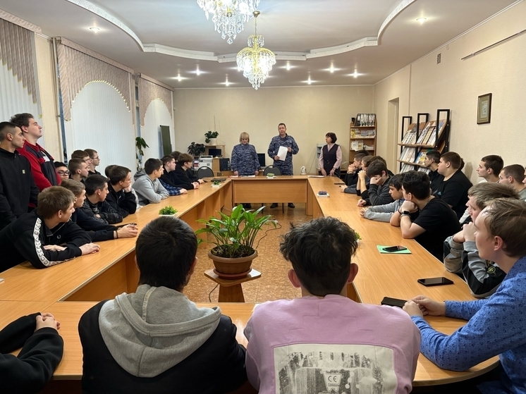 Сотрудники орловской Росгвардии провели важную беседу со студентами