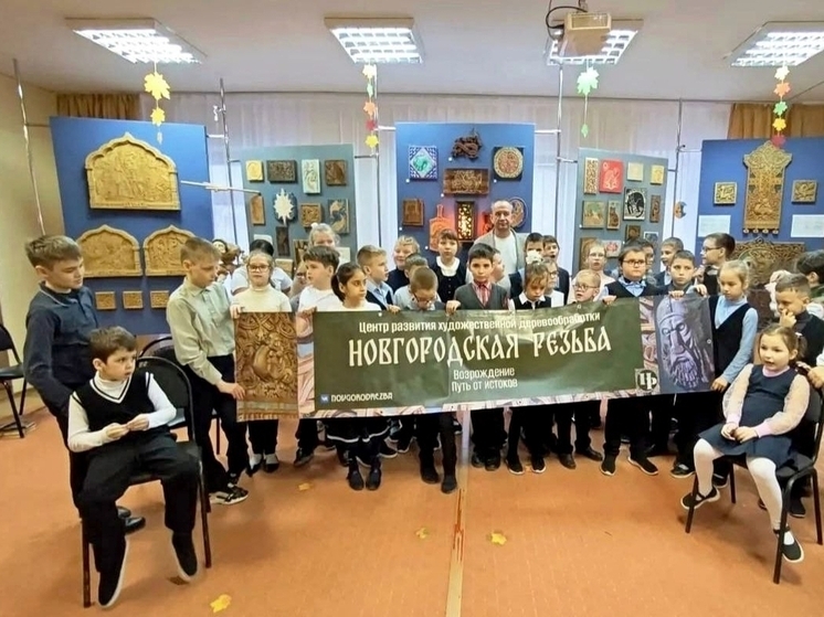 В Великом Новгороде прошла выставка «особенных» мастеров резьбы по дереву