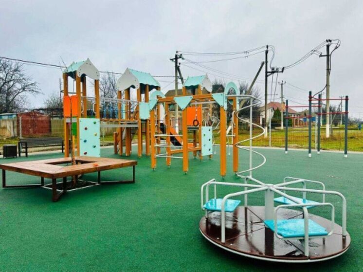 Качели и турники: в селе Колыхалино Белгородской области появилась детская площадка