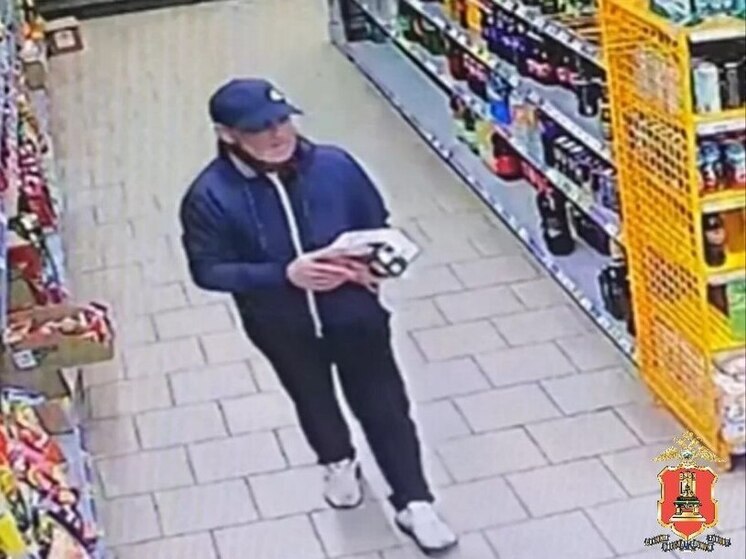 В Тверской области группа мужчин регулярно уносила из одного и того же магазина водку