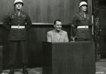 В числе самых известных событий, связанных с Нюрнбергским трибуналом, 80-летие начала работы которого мы отмечаем в эти дни, наши сограждане наверняка назовут самоубийство главного подсудимого – «наци №2» Германа Геринга
