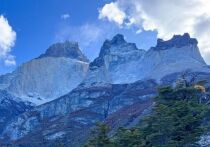 Выживший во время унесшей жизни нескольких иностранных туристов снежной бури в Чили британец утверждает, что персонал сказал туристам, что они могут продолжать путь