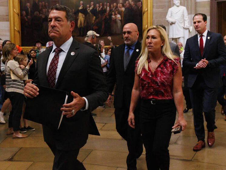 Республиканка Марджори Тэйлор Грин уйдет в отставку на фоне разногласий с Трампом