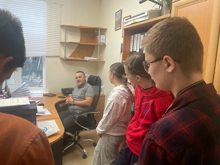 «Движение Первых» Ленского района познакомилось с муниципальной службой