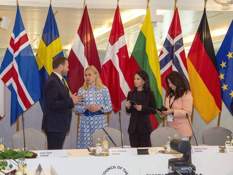 Главы МИД стран Евросоюза обсудили возможность задерживать и инспектировать танкеры с российской нефтью в открытом море – якобы из-за новых схем обхода антироссийских санкций, связанных с энергетикой