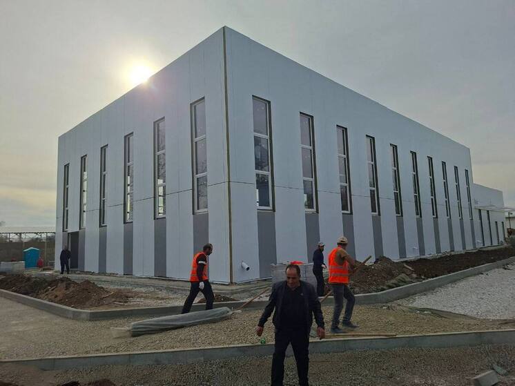 В Нижнегорском районе строится новый физкультурно-оздоровительный комплекс