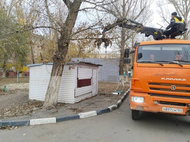 В Саратове демонтировали 1690 незаконных конструкций