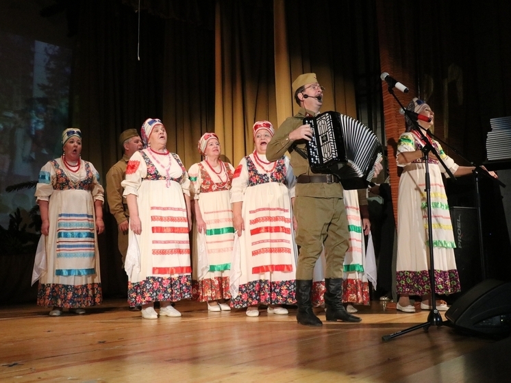 Поселок Приладожский отметил 44-летие праздничным концертом