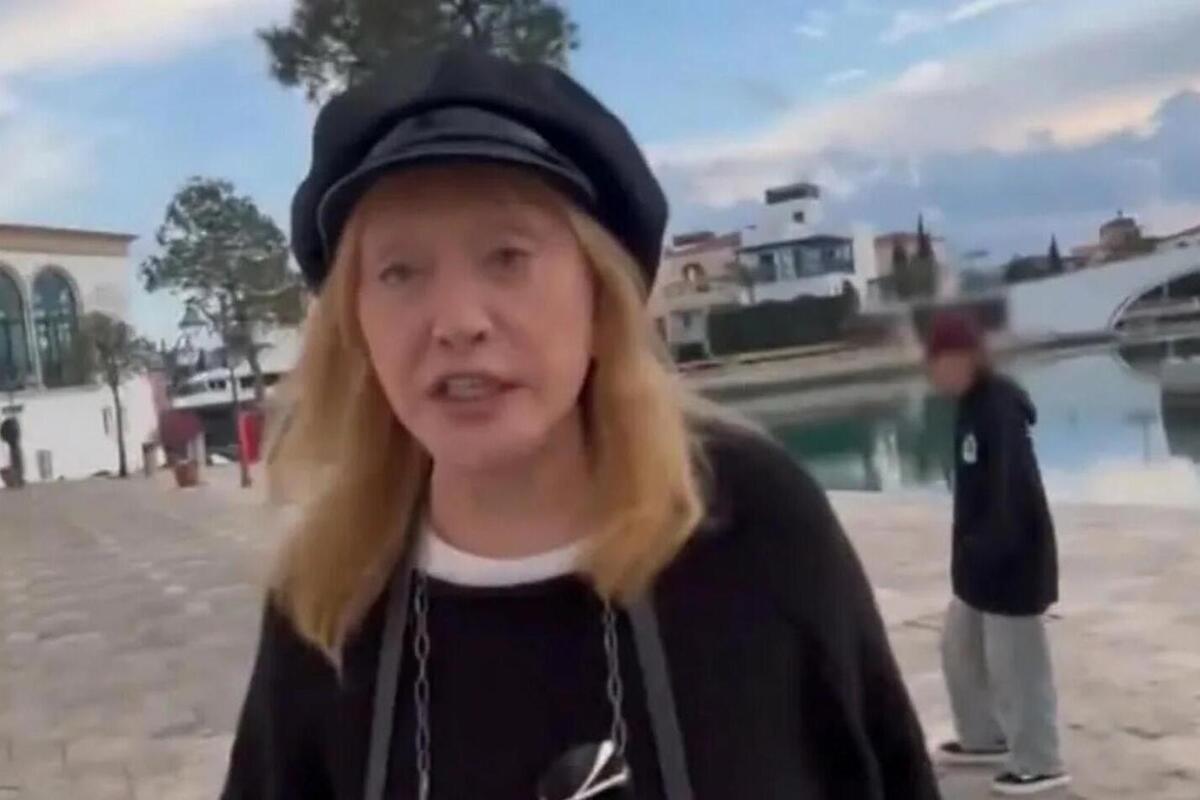 У кайфующей на Кипре Пугачевой обнаружили серьезные проблемы