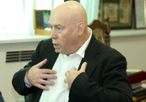 Виктор Сухоруков не смог поехать к подруге в Германию: ему отказали в шенгенской визе с формулировкой «угроза международным отношениям и общественной безопасности»