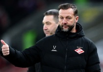 «Спартак» под руководством Вадимом Романовым победил ЦСКА (1:0) в 16-м туре РПЛ. После матча Романов отметил усиление теоретической подготовки, необходимость восстановления уверенности игроков и отсутствие времени на глобальные перемены. Он подчеркнул приоритет результата над стилем, уважение к наследию Романцева, важность дисциплины и высокую оценку Литвинова. О будущем предпочёл не рассуждать, сосредоточившись на текущих задачах.