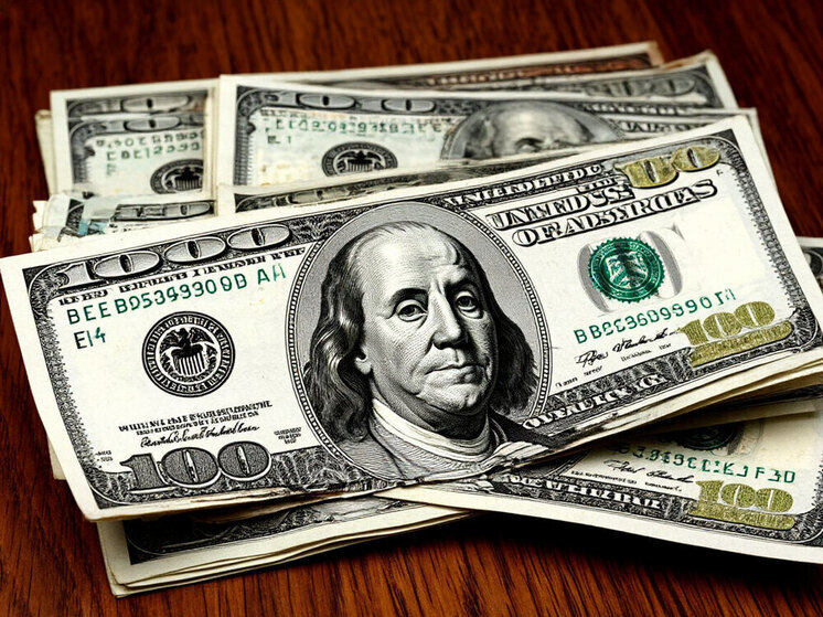 Читинец пытался в личных вещах провезти из Китая 102 тысячи долларов