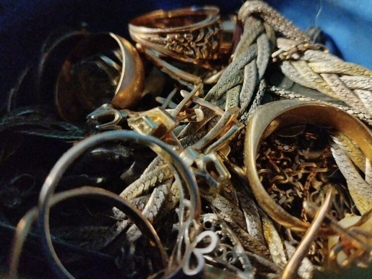 Почему в серый будний день так сильно тянет заглянуть в ювелирный салон? Оказывается, за простым «хочу себя порадовать» скрываются куда более глубокие и мощные психологические мотивы