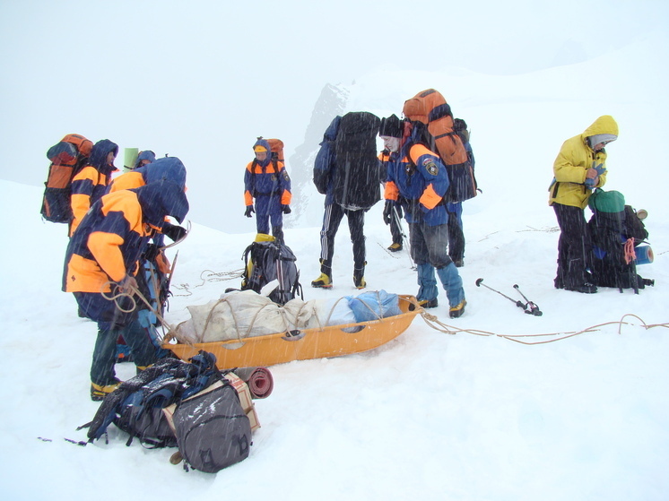 Белуха под прицелом: как нелегальные туры угрожают туристам и закону