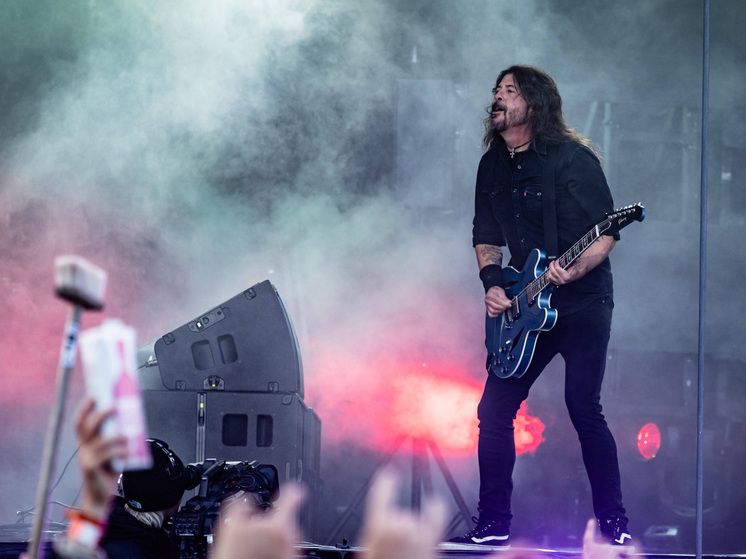 Дэйв Грол из Foo Fighters выпустил «редкую гитару» на продажу
