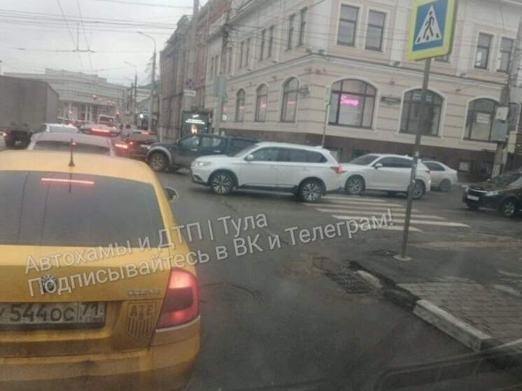Жители Тулы просят изменить режим работы светофоров на улице Советской