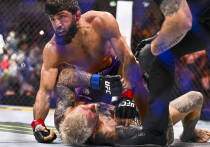 Армянский боец провел красивейший удушающий прием. 