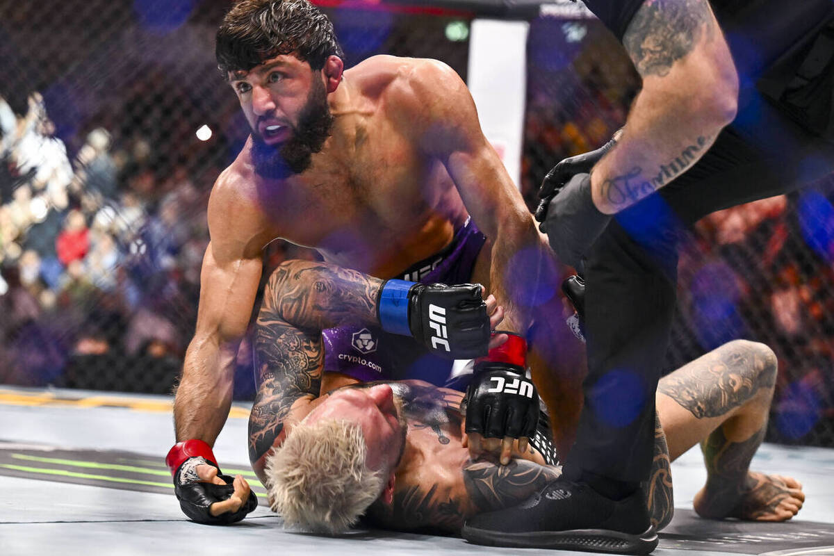 Армянский боец провел красивейший удушающий прием