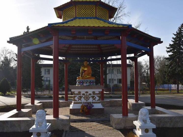 В Калмыкии открыли ротонду со статуей Будды Шакьямуни
