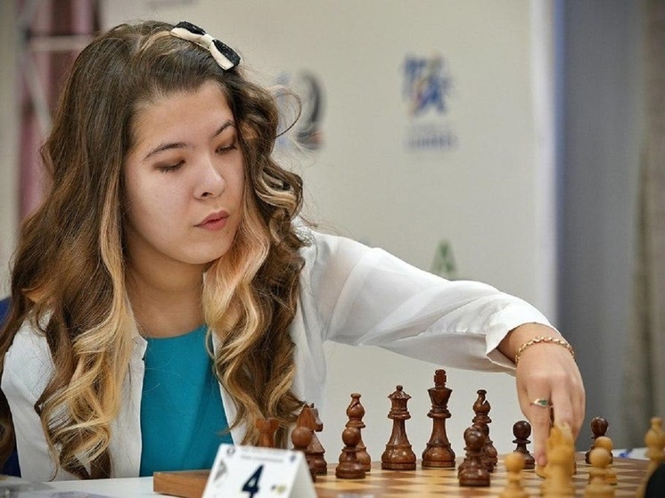 Денис Паслер поздравил шахматистку Лею Гарифуллину