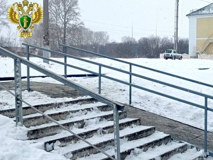 На пассажирской платформе в Красной Сопке установили пандус для маломобильных граждан