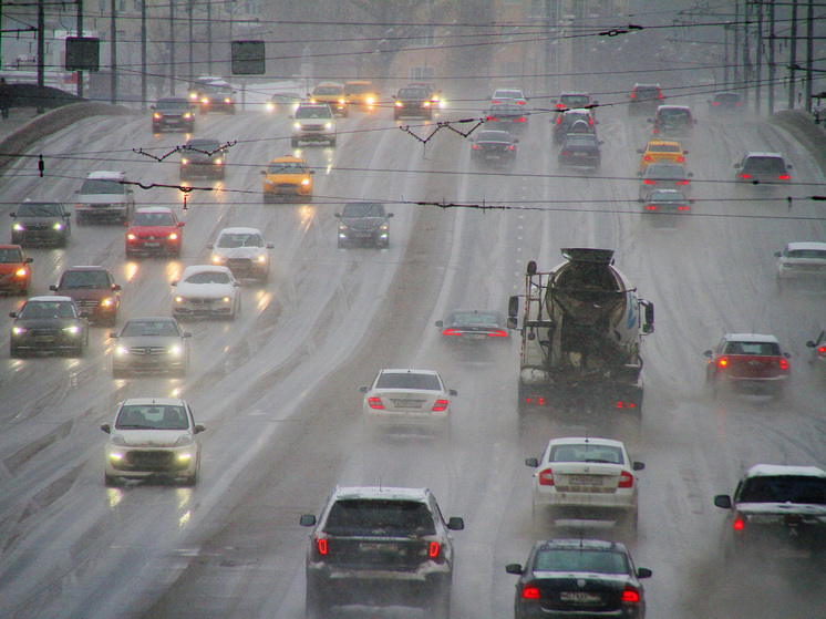 Ледяной дождь в Москве, водителей призвали пересесть на общественный транспорт
