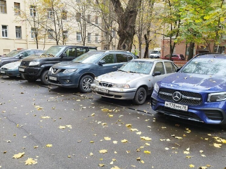 В Петербурге стали выдавать номера на автомобили с новым кодом региона