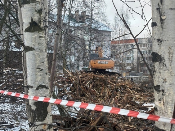 На Кукковке в Петрозаводске начались работы по сносу аварийных зданий