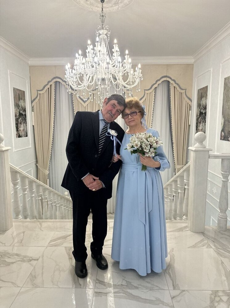 Супруги Хрущ из Муравленко в ЗАГСе отметили 50-летие семейной жизни