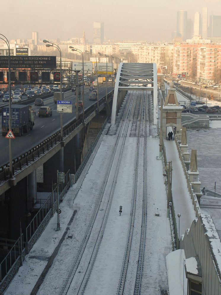 В связи с неблагоприятными погодными условиями и выпадением ледяного дождя на Московской железной дороге введён усиленный режим работы