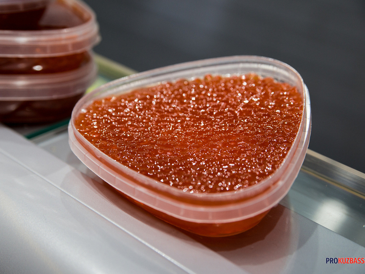 Кузбассовцам продают поддельную красную икру