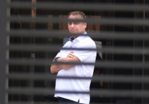 Бывший президент Бразилии Жаир Болсонару, придерживающийся крайне правых взглядов, заявил, что он приложил паяльник к своему электронному браслету на лодыжке после “психотического приступа” вследствие употребления психоактивных веществ, которые вызвали у него галлюцинации о том, что устройство прослушивается