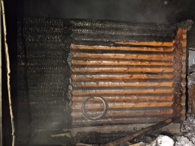 Баня полыхала с 5 утра в Тайболе