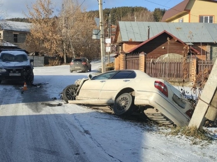 В Горно-Алтайске «бесправный» водитель выехал на встречку и устроил ДТП