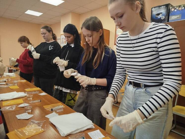 В Серпухове прошел мастер-класс «МЫ рядом» по изготовлению «сухого душа» для бойцов СВО