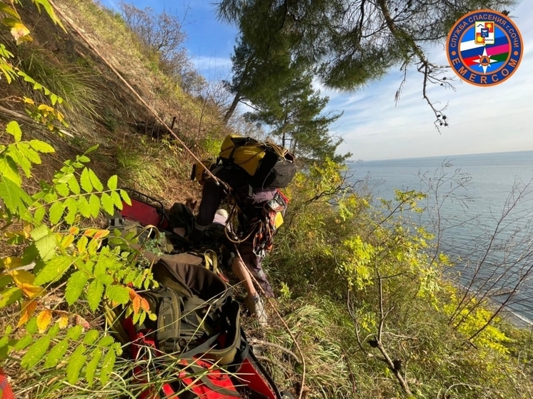 В Сочи спасли упавшую с крутого обрыва женщину