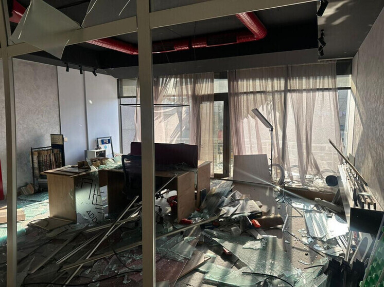 В бизнес-центре в Баку прогремел взрыв, пострадали семь человек