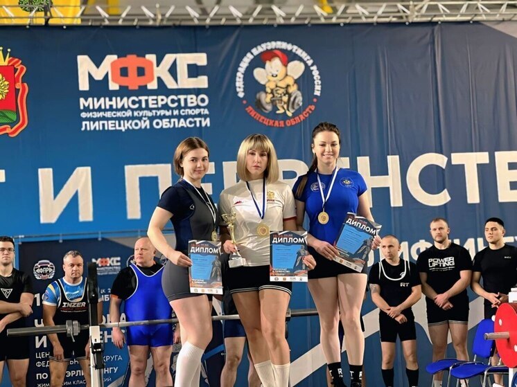 Брянцы заняли призовые места на соревнованиях ЦФО по пауэрлифтингу