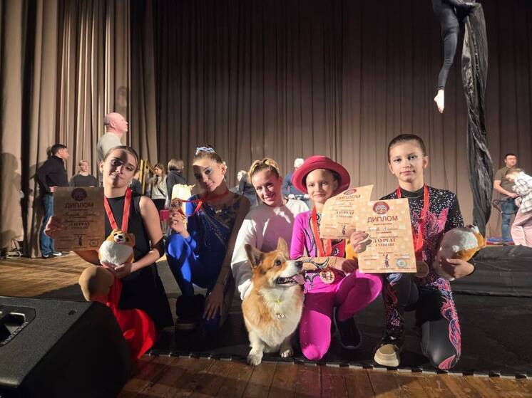 Воздушные акробатки из Серпухова завоевали сердца жюри на фестивале «Корги в цирке»