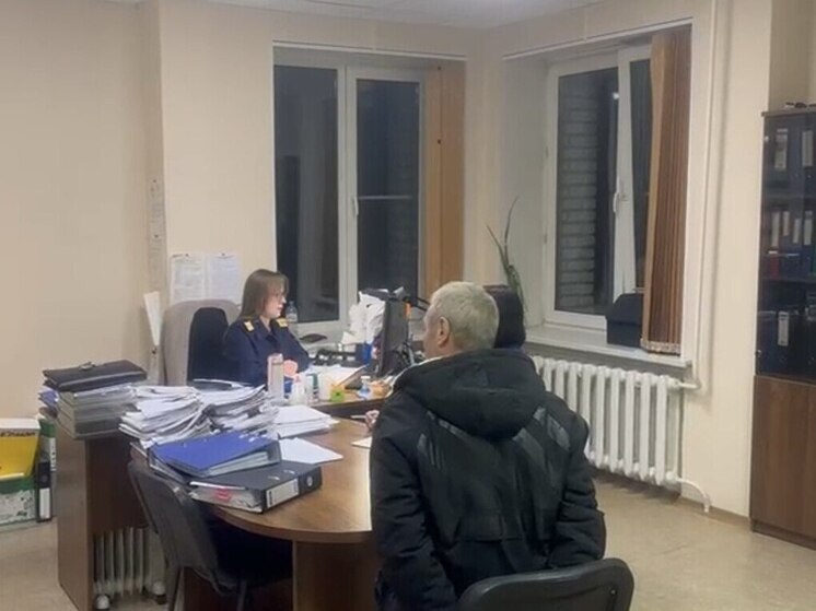 В Киришах мужчину обвинили в убийстве супруги шваброй