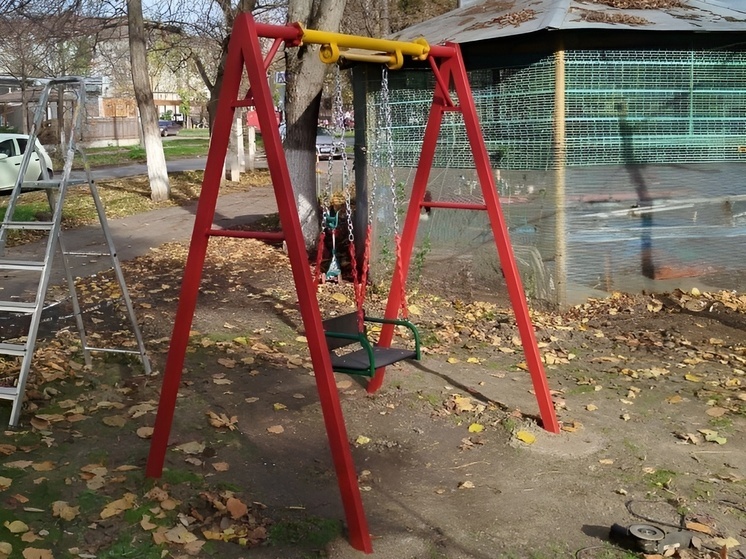 В Краснодаре обновили детскую площадку на 2-м проезде Стасова