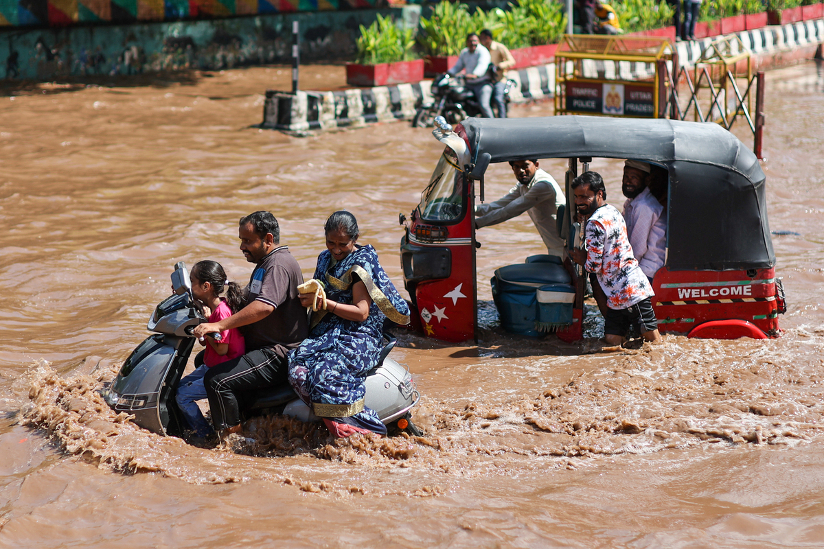 На юге Таиланда из-за наводнения эвакуировали туристов из 17 гостиниц