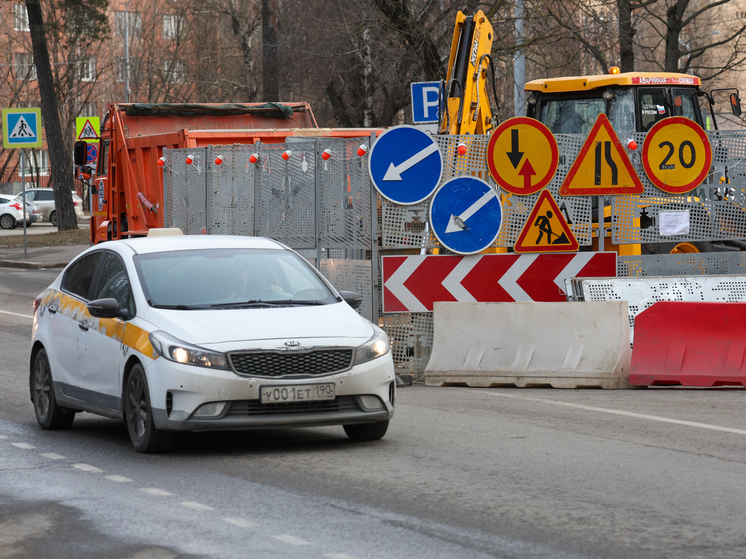 В России утвердили переходный период для таксистов на иномарках
